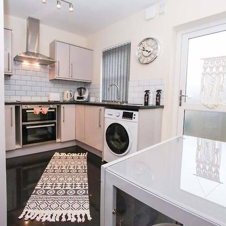 No25-Luxe Living Guest House- 2 Bed-Wifi-Free Parking-City- Beach Swansea Eksteriør bilde