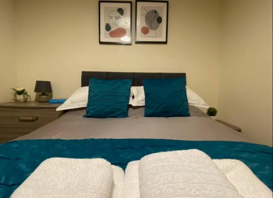 No25-Luxe Living Guest House- 2 Bed-Wifi-Free Parking-City- Beach Swansea Eksteriør bilde