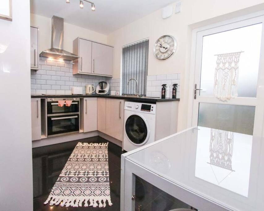 No25-Luxe Living Guest House- 2 Bed-Wifi-Free Parking-City- Beach Swansea Eksteriør bilde