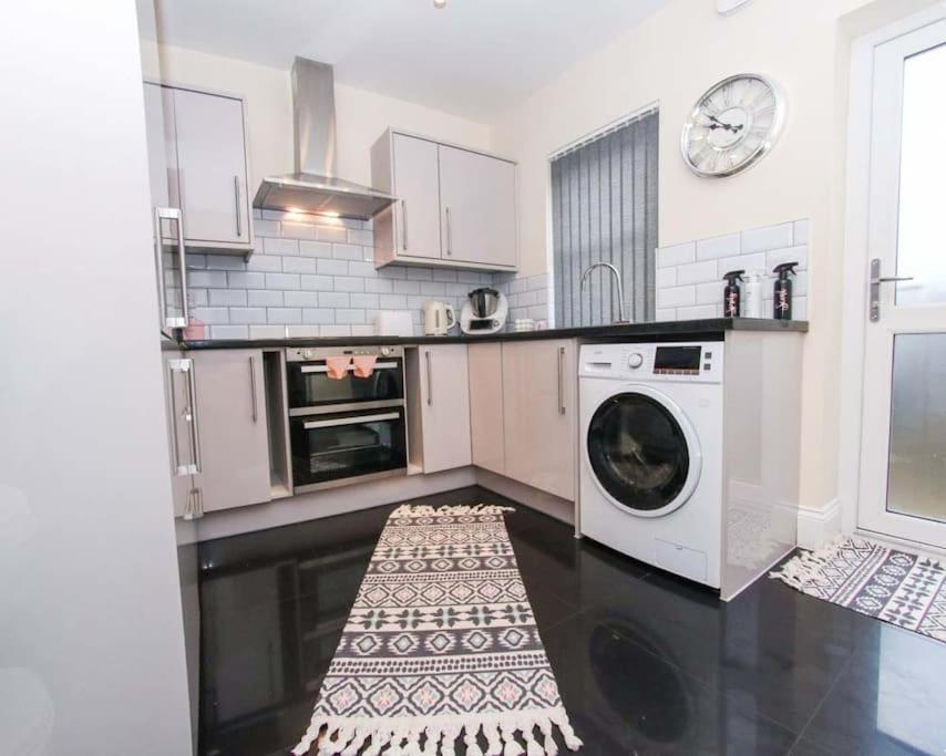 No25-Luxe Living Guest House- 2 Bed-Wifi-Free Parking-City- Beach Swansea Eksteriør bilde