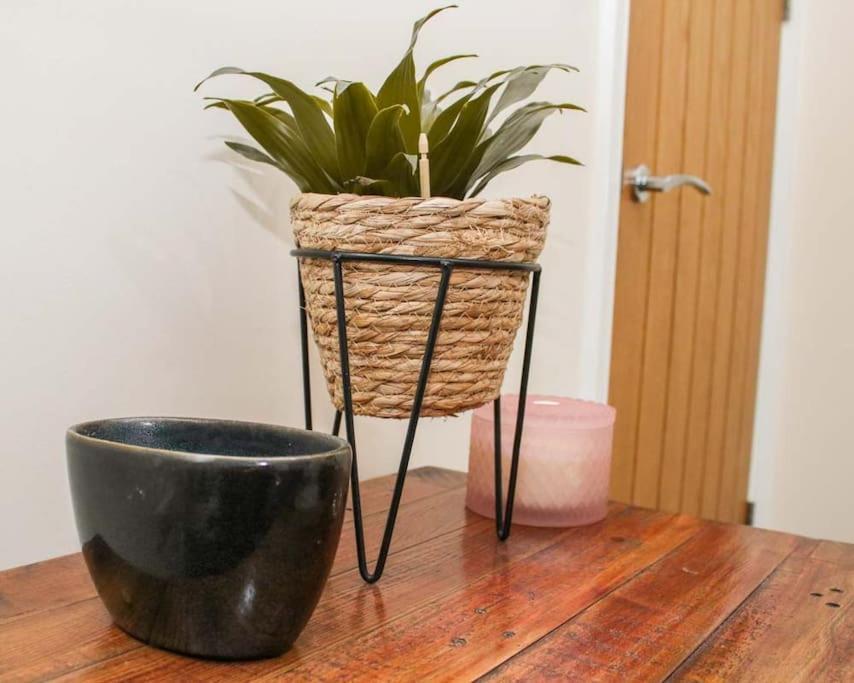 No25-Luxe Living Guest House- 2 Bed-Wifi-Free Parking-City- Beach Swansea Eksteriør bilde